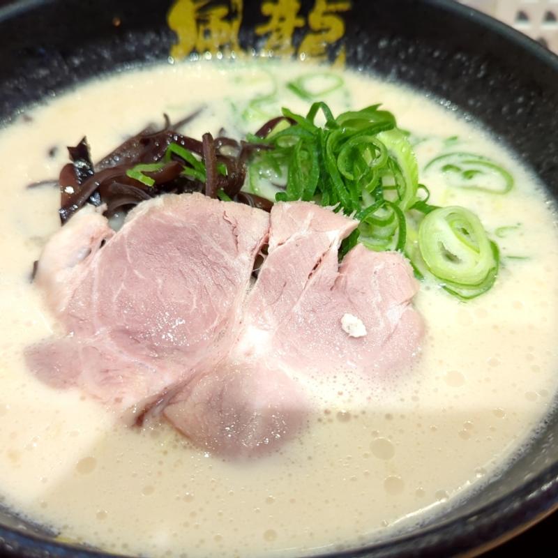 とんこつラーメン(とんこつラーメン 博多風龍 秋葉原総本店)