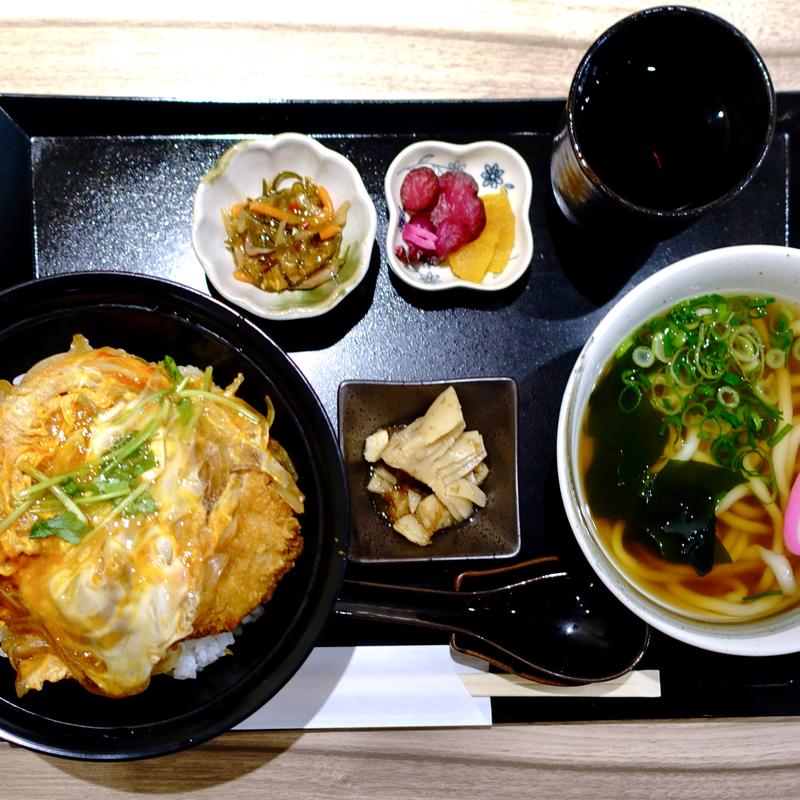 濃厚頑固卵のカツとじ丼定食(鶴橋七福亭)
