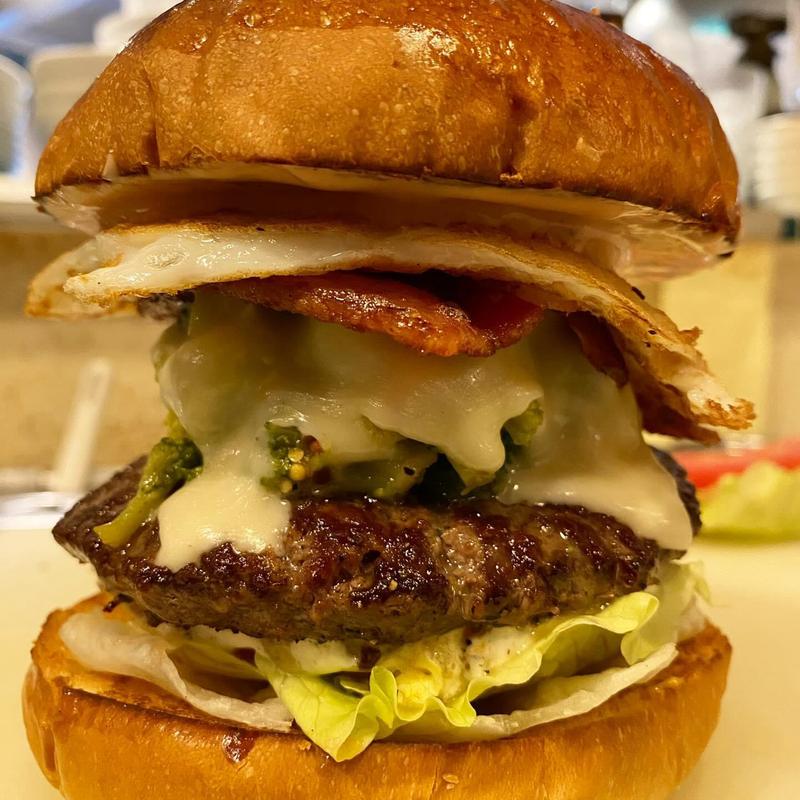 ブロッコリーチーズバーガー ベーコン エッグ(Authentic)