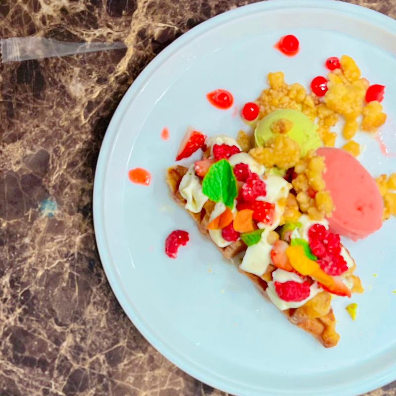 苺・ピスタチオ・マスカルポーネのクロッフル(BABYFACE SKYTERRACE あべのハルカス)