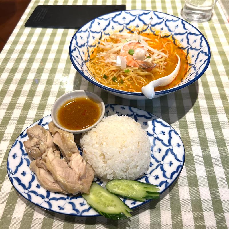 トムヤングンラーメンとタイのチキンライスセット(タイ料理 サイアムオーキッド 品川シーサイドフォレスト店)