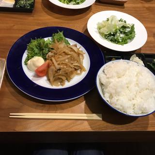 豚の生姜焼き定食(海鮮ぐろっと)