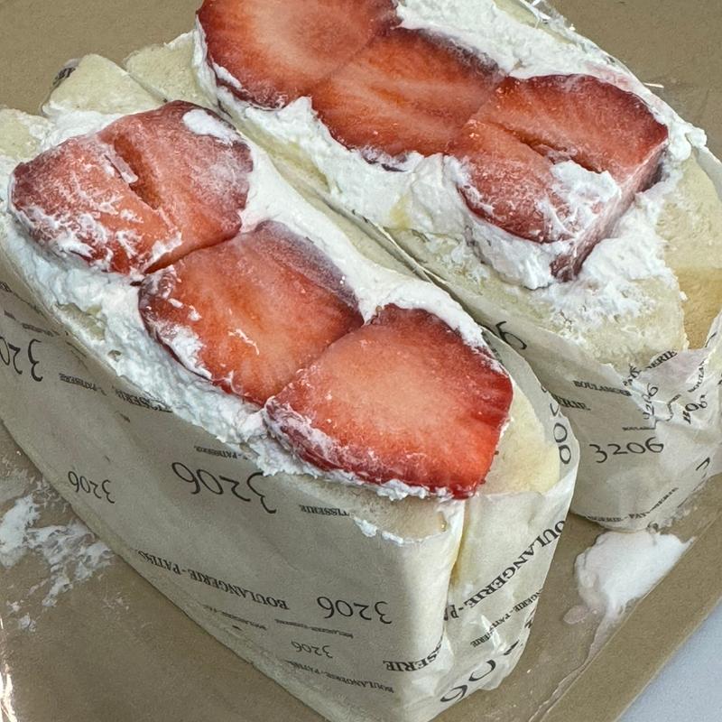 苺（あまおう）サンドウィッチ(3206 本店 （サンニイゼロロク【旧店名ソーホーズ・ベーカリー SOHO'S BAKERY】）)