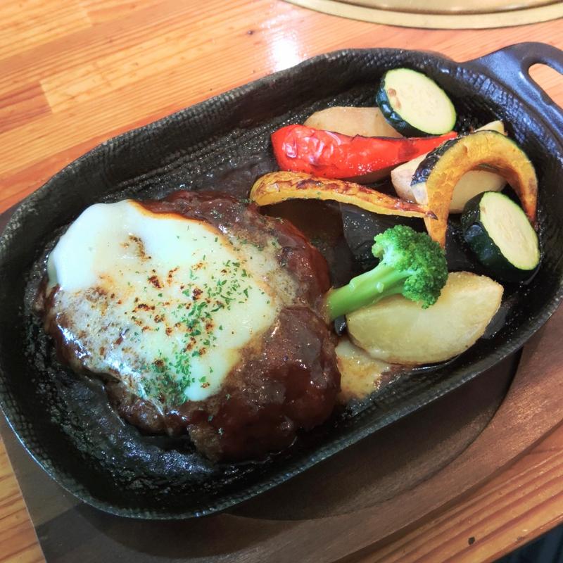 小岩井牛鉄板ハンバーグ(山麓館農場レストラン )