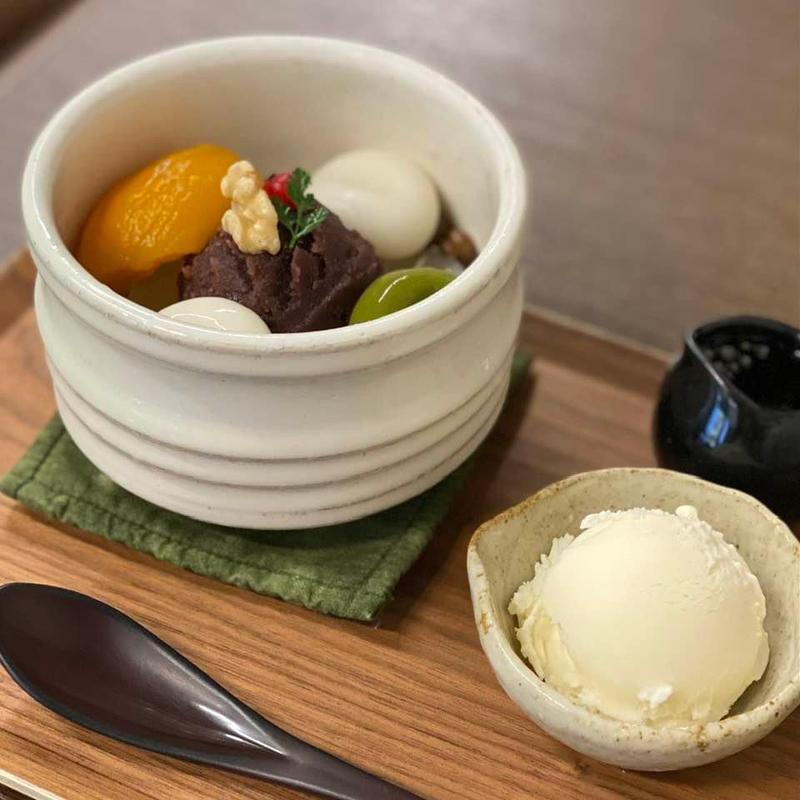 あんみつ　バニラアイストッピング(あんみつの深緑堂)