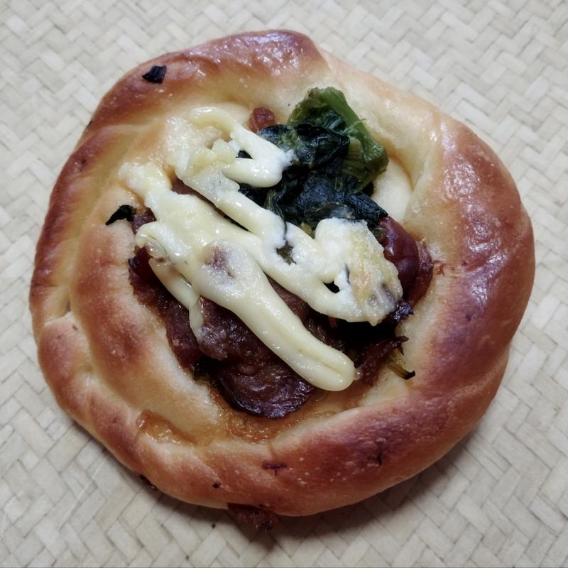 菜の花とテリヤキチキンパン(ブーランジュリー オーヴェルニュ)