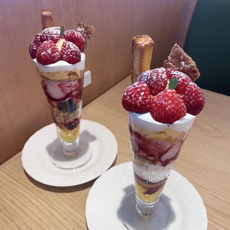 ベリーパフェ(メイプルカフェ)