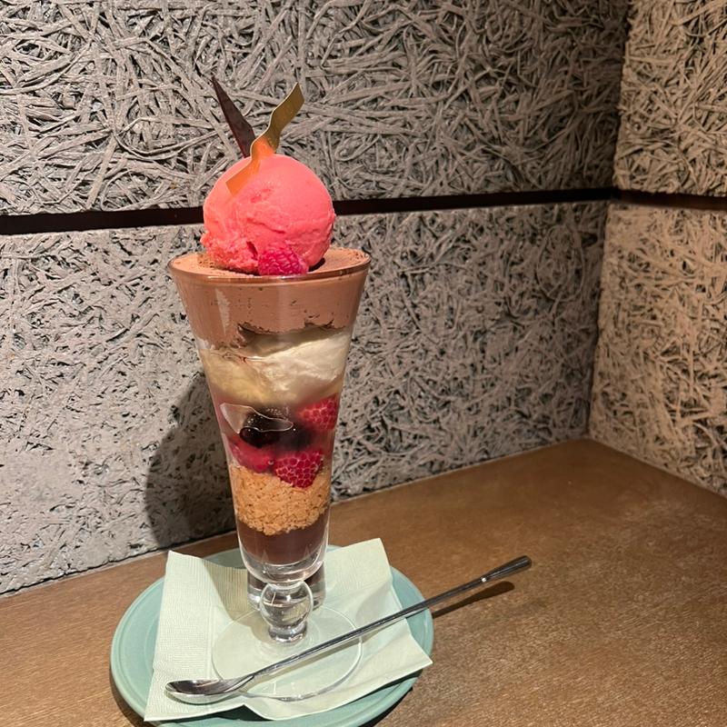 ラズベリーピスターシュ(パティスリー＆カフェ デリーモ 東京ミッドタウン日比谷店)