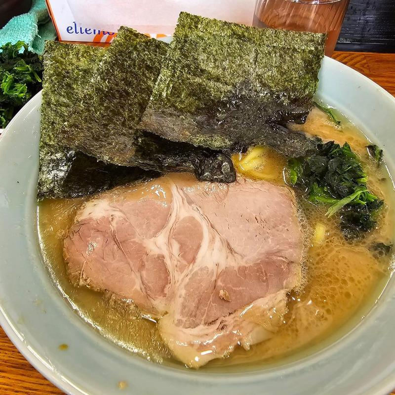 とんこつ醤油らーめん(横浜ラーメン 心一家)