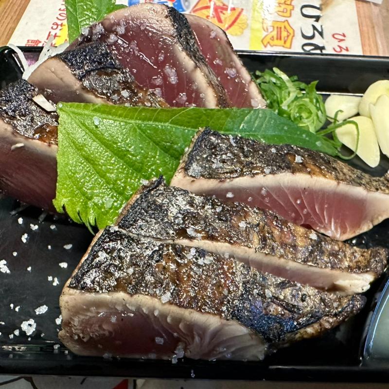 藁焼きたたき 中 (塩)(明神丸 ひろめ市場店 （みょうじんまる）)