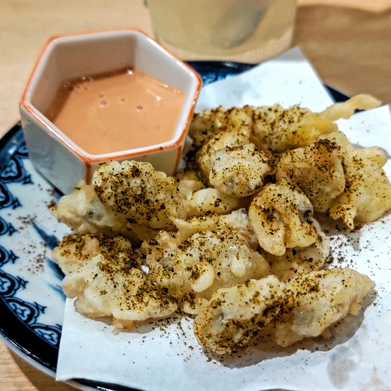 あさりの黒煎り山椒揚げ(大衆すし酒場 スシマヅメ 野毛本店)