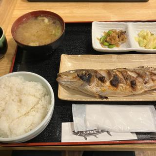 焼き魚定食(魚屋食堂 魚吉三平)