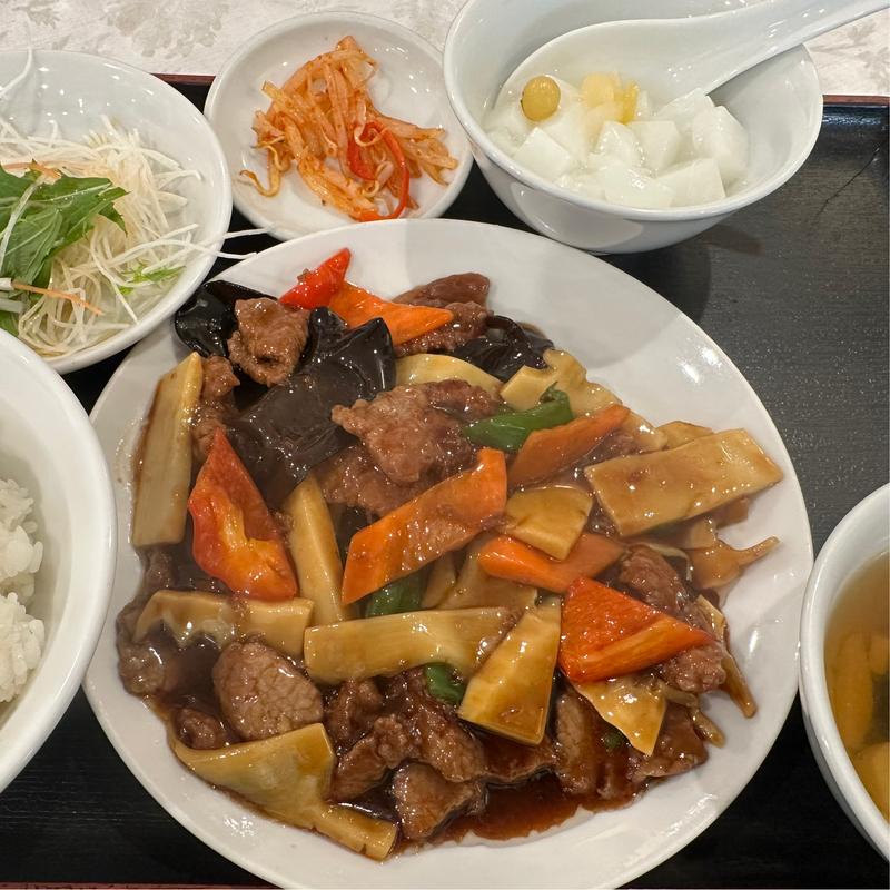 週替わりランチ　5.牛肉のカキ油炒め(味王 中野本店)