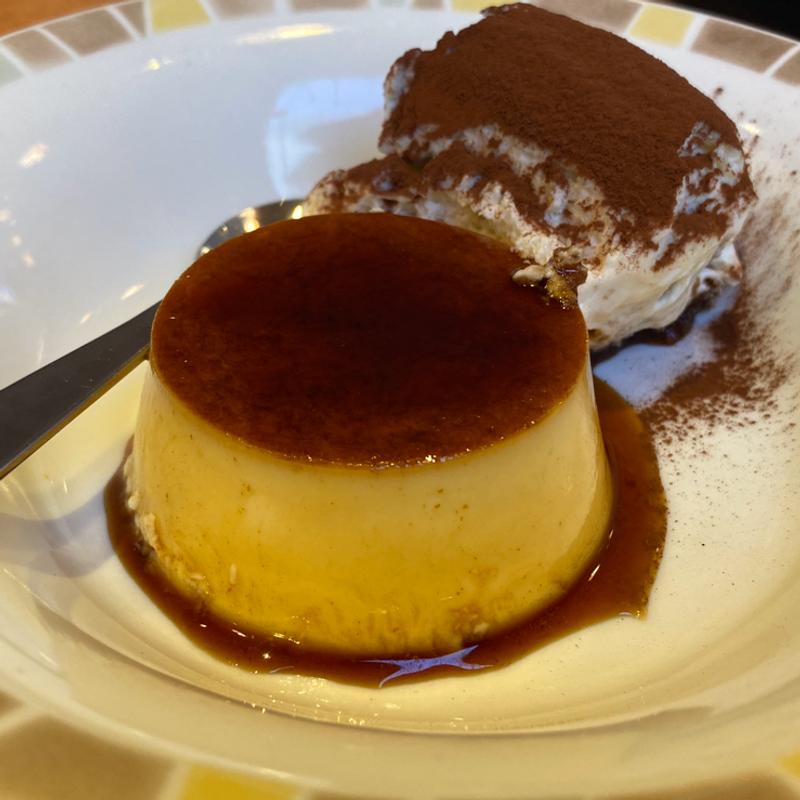 プリンとティラミスクラシコの盛合せ(サイゼリヤ あびこ駅前店)