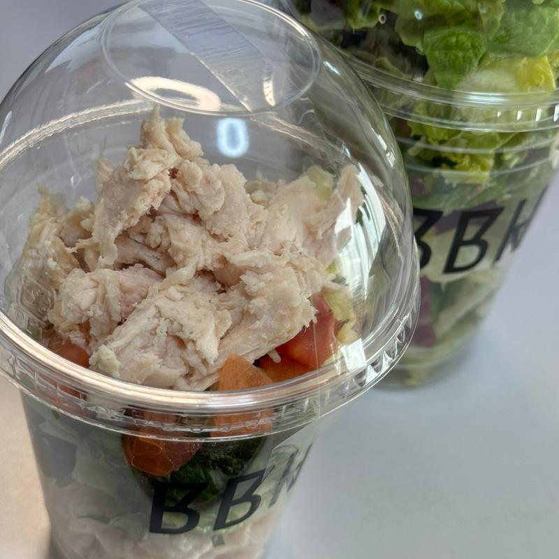 プロテインチキンサラダカップ（国産鶏むね肉100g使用）(BETTER BODIES HI AOYAMA（ベターボディーズハイ青山/BBH）)