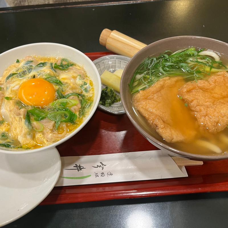 きつねうどん　親子丼(道頓堀今井 本店)