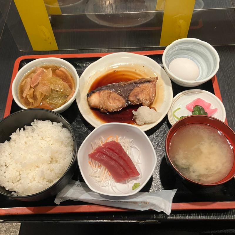 ぶりの照焼き定食(地酒と本格焼酎 厨 （ジザケトホンカクショウチュウミクリ）)