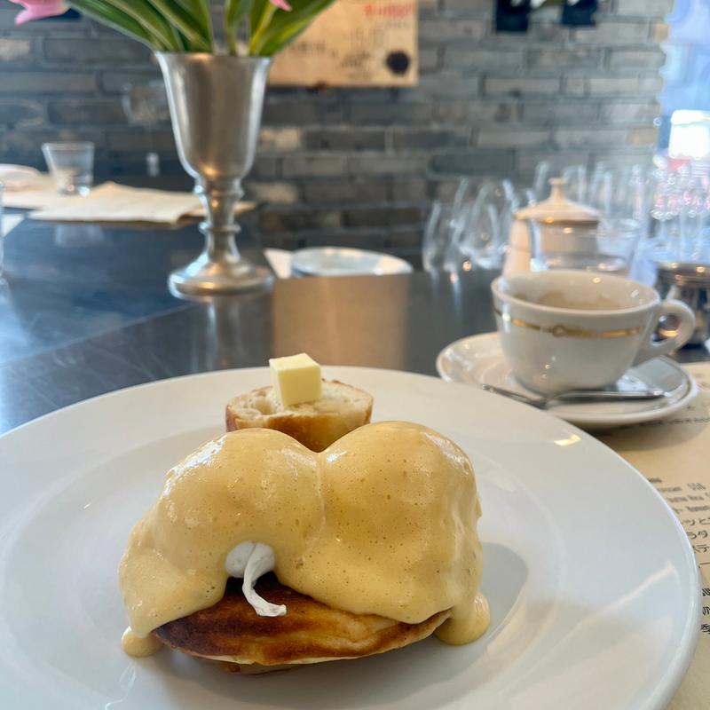 ジャガイモパンケーキと厚切りハムのエッグベネディクト(restaurant Artisan (レストラン アルティザン))