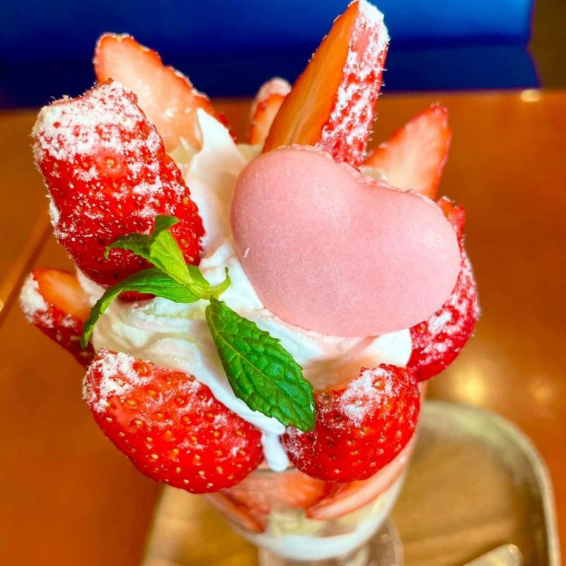 苺パフェ(ブリオカフェ セノパーク津白塚店)