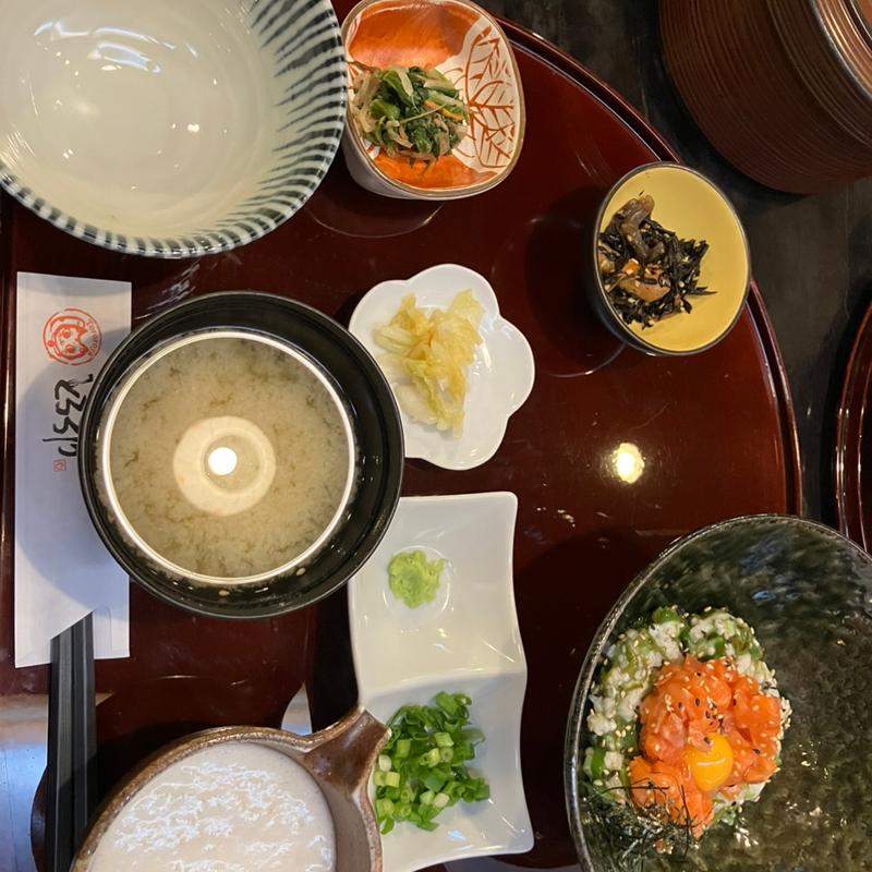 サーモンのねばねば膳大和芋とろろ汁(とろろや 本店 )