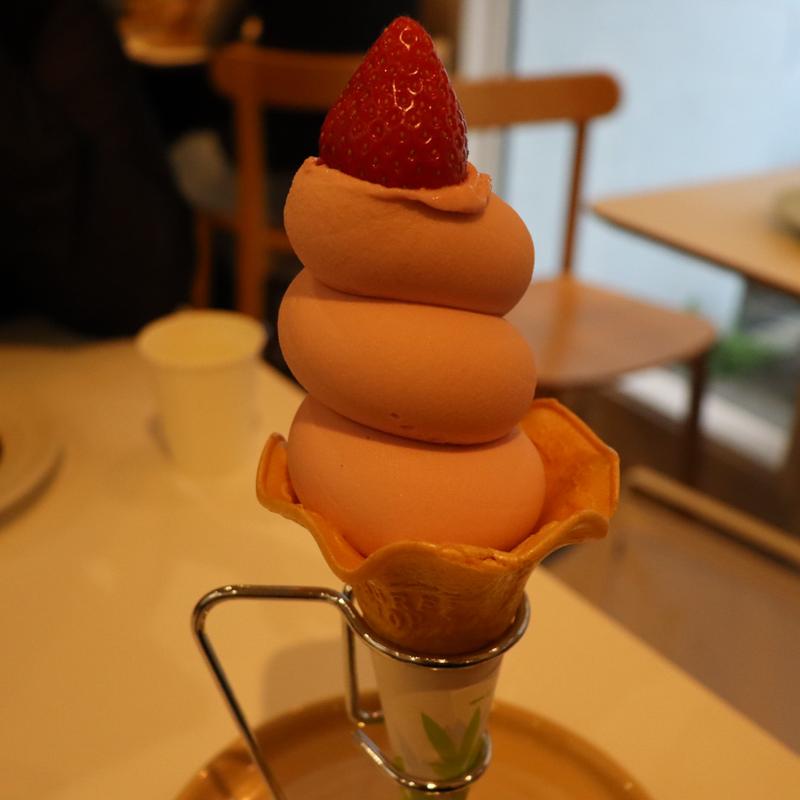 あまおう苺ソフトクリーム(カフェドフルール )