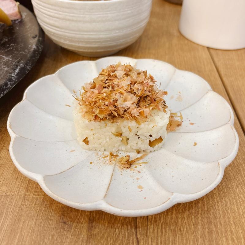 締めの肉おにぎり梅鰹(和渦製麺)