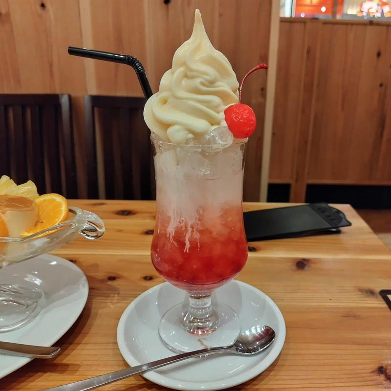 ストロベリークリームソーダ(喫茶グリル ピノキオ イオンモール大日)