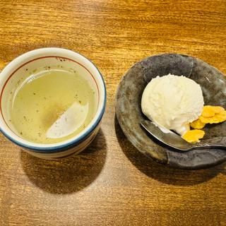 バニラアイスと梅昆布茶(定食のデザート)