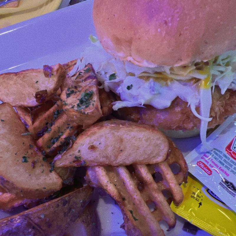 フィッシュバーガー(STOVES ストーブス)