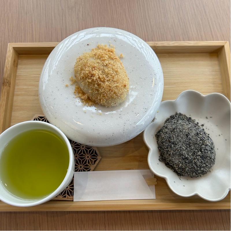 黒胡麻餅(氷と餡と餅 をちみづ)