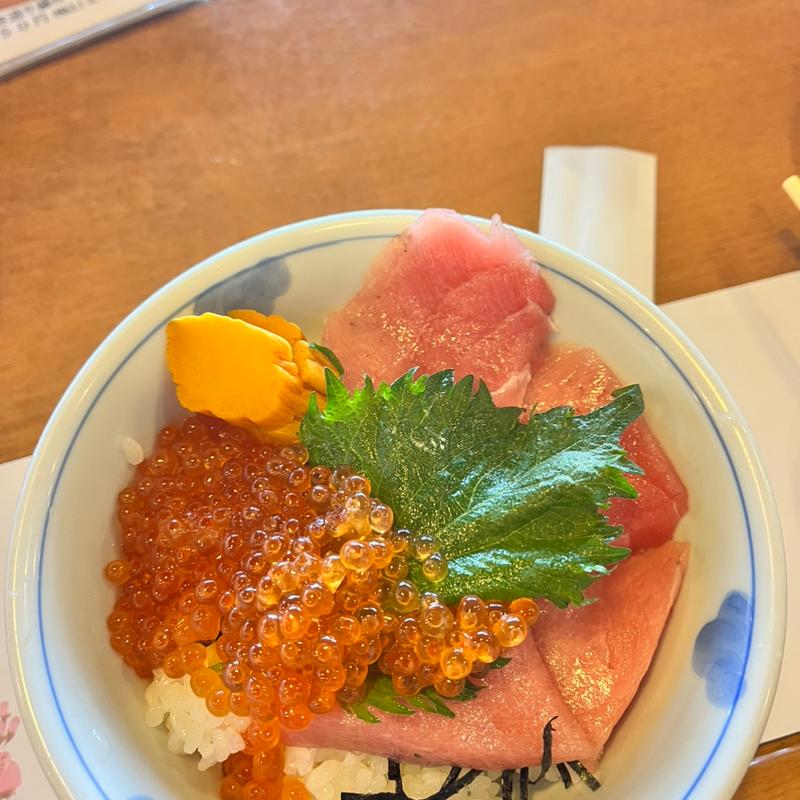 マグロイクラ丼(一山 いけす)