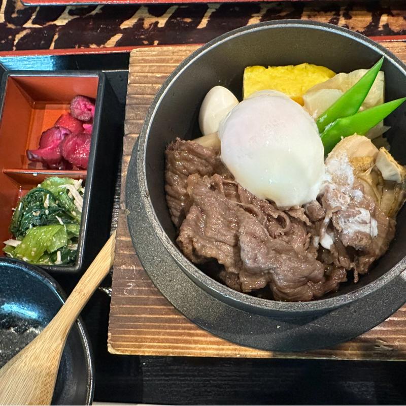 釜飯 　国産牛すきと半熟卵　　御膳(さかえや 横浜みなとみらい本店)