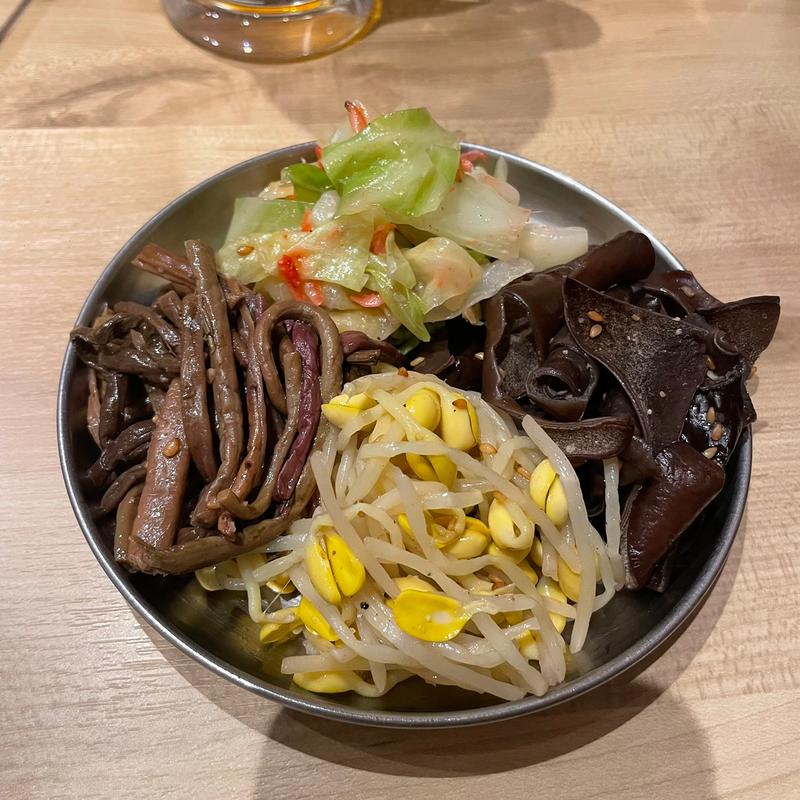 ナムル四種盛り合わせ(ホルモン酒場 あかやしろ燈)