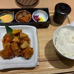 鶏唐揚とこんさい根菜の黒酢餡御膳(GOCHISO-DINING 雅じゃぽ 名駅店)