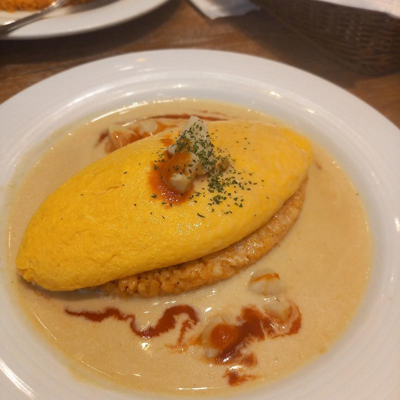 北海帆立の雲丹クリーム(ふわとろオムライス デリシュ・ウフ)