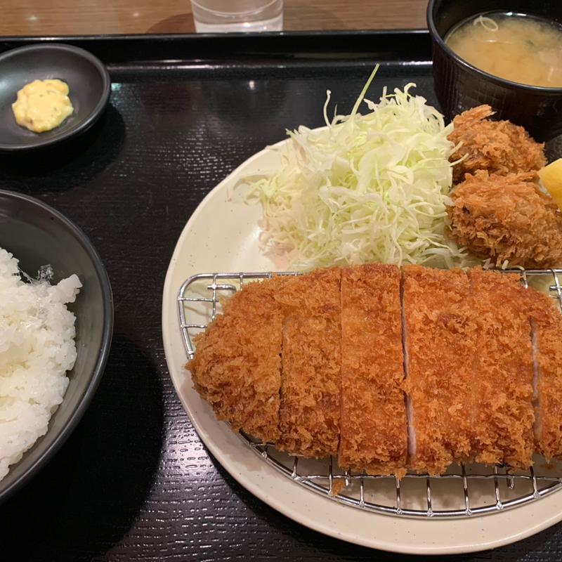 ロースカツ定食　カキフライ2つ(とんかつ・六九)