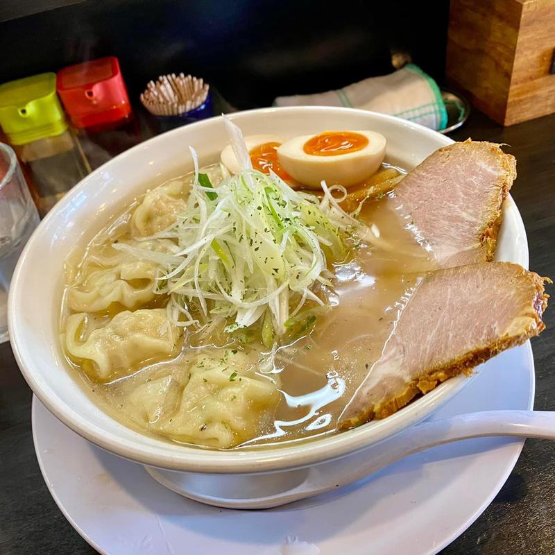 塩わんたん麺(細麺) 味玉(ROOTS)