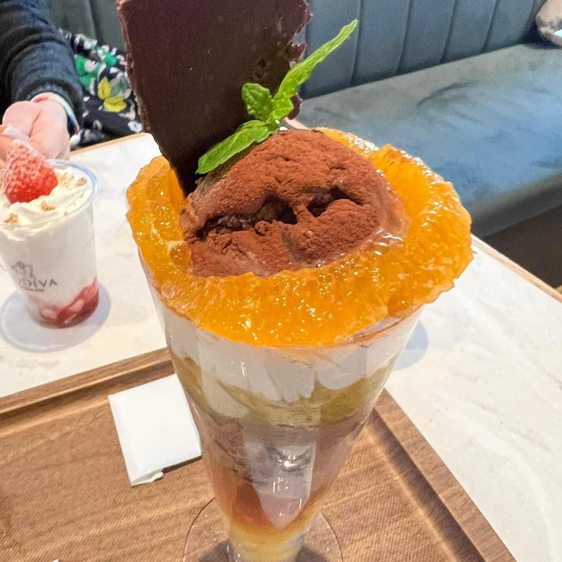 甘夏とデコポンのチョコレートパフェ(GODIVA café Minatomirai（ゴディバ カフェ みなとみらい）)