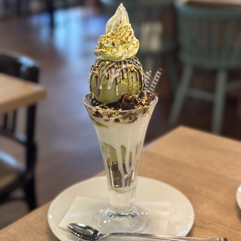 ガトーショコラとピスタチオパフェ(ランズ珈琲 別府店)