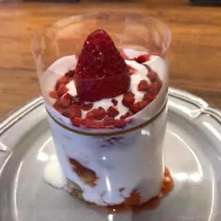 〜オリーブの丘〜とろけるクリーム 苺のショートケーキ(オリーブの丘 三郷店)