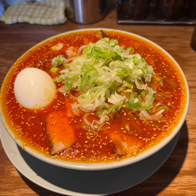 辛味中華ぞ（4辛）+ネギ+卵(えっちゃんラーメン。田町店)