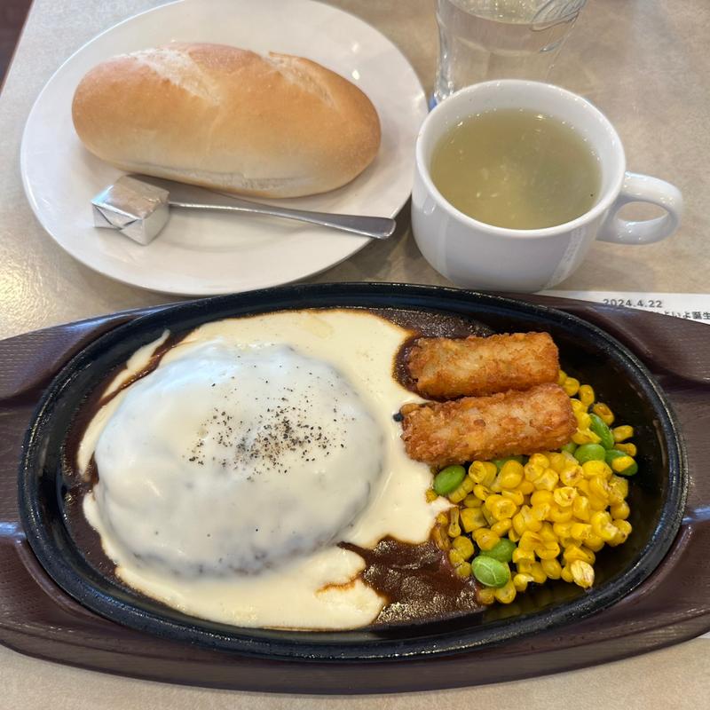 チーズONチーズINハンバーグ➕フランスパン(ガスト 大和店 )