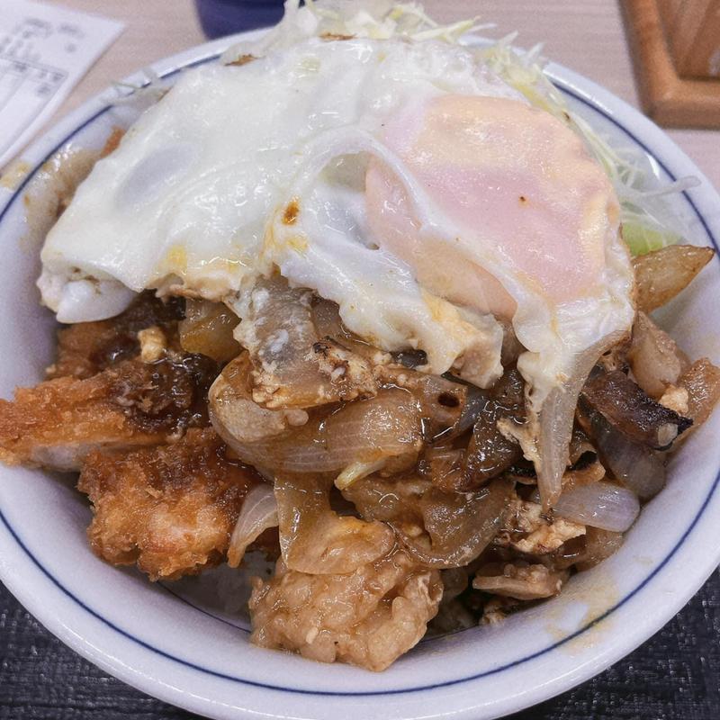 ホル玉とロースカツの合い盛り丼(かつや 代々木駅前店)