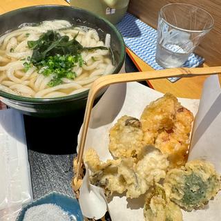 冬の天ぷら（牡蠣・カボチャ・ブロッコリー）とかけうどん大盛