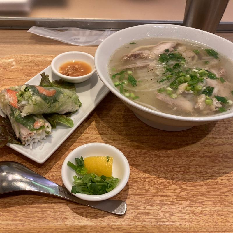 鶏肉のフォーと生春巻き1本(ジャスミンパレス 川崎アゼリア)