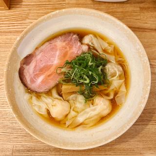 肉と海老ワンタン麺(黒)(DURAMENTEI)