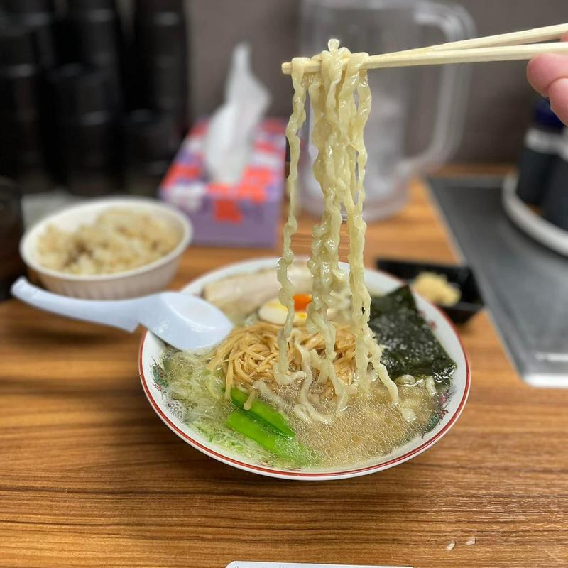 朝ラー小太麺塩Ver.背脂抜き ガリバタ飯(太平楽　六丁の目店)