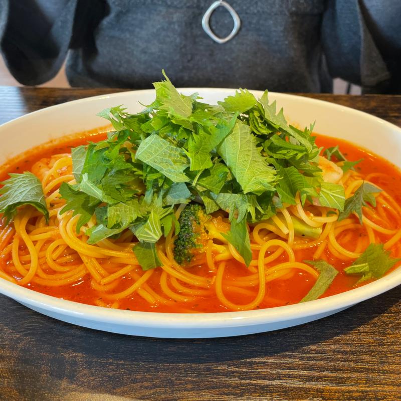麺100g/バジルソース、エビ、ブロッコリートッピング/辛さなし/大葉たっぷり(トマトスパゲッティ専門店トマティ)