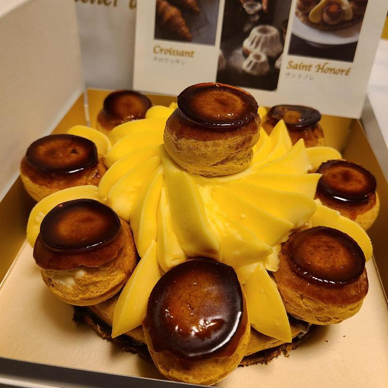 サントノレ(エシレ・パティスリー オ ブール 新宿)