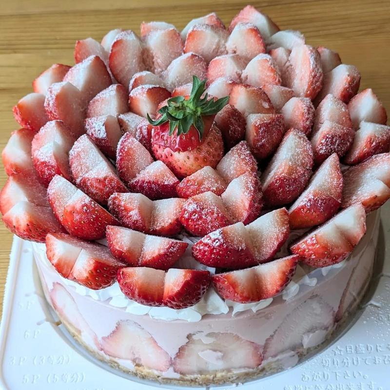 イチゴのフランボワーズレアチーズ(る・しえる)
